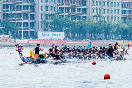 Dragon boat race promotes cross-Straits ties