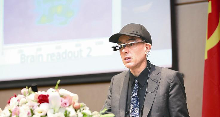 'Father of Wearable Computing' infuses future technology into Xiamen