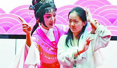 Young people get interested in local art forms in Xiamen 