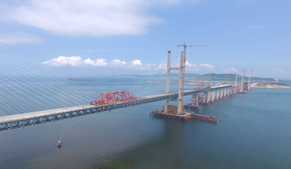 China completes world's longest cross-sea road-rail bridge