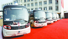 Xiamen firm's driverless bus makes stop at WIC
