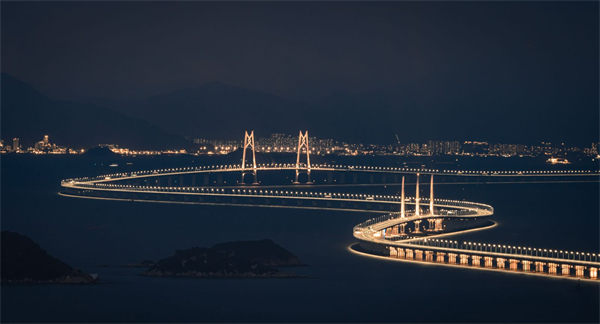 港珠澳大桥夜景.jpg