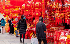 Xiangzhou flower markets await locals ahead of Spring Festival