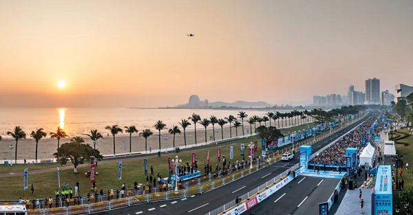Zhuhai Marathon kicks off on Lovers' Road on Dec 7