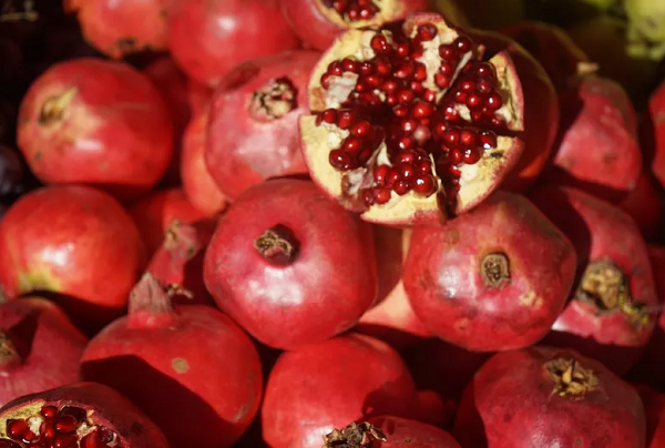 Pomegranates (石榴)
