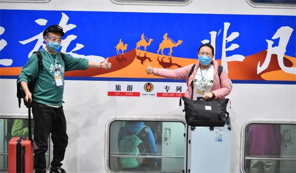 Xinjiang adds rail services so tourists can experience region's grand scenery