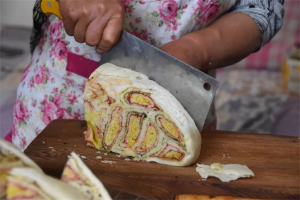 Multi-layer steamed bread in Xinjiang （蒸饼）