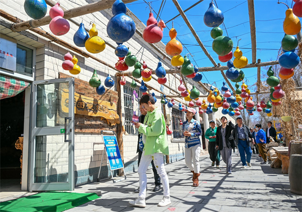 Gourd culture promotes tourism industry, helps with rural revitalization in Xinjiang