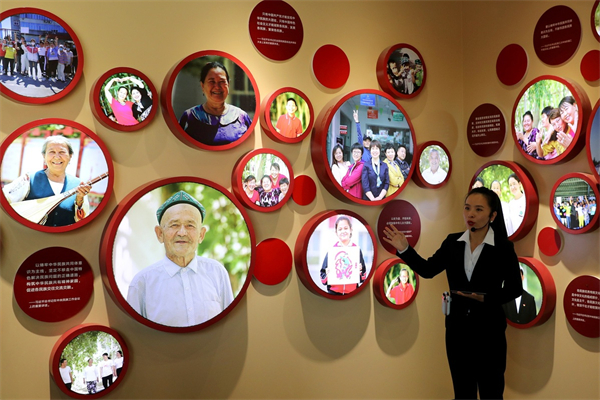 A tour guide gives a presentation at an exhibition hall in Qira county, Hotan. [Photo by Wang Zhuangfei chinadaily.com.cn].jpg