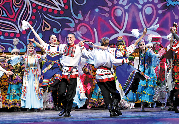 Russian artists at the opening ceremony.[Photo by Zou Hong China Daily].jpeg