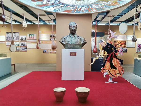 A bronze bust of Wan Tongshu is seen in the center of the exhibition hall. [Photo CGTN].jpg