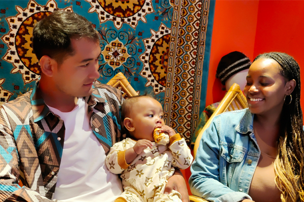 Transnational couple run cafe in Xinjiang's Kashgar