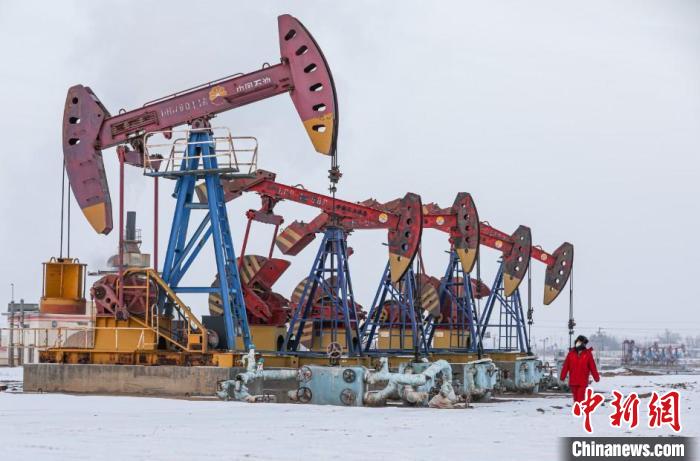 PetroChina Xinjiang Oilfield reaches record output of crude oil, natural gas