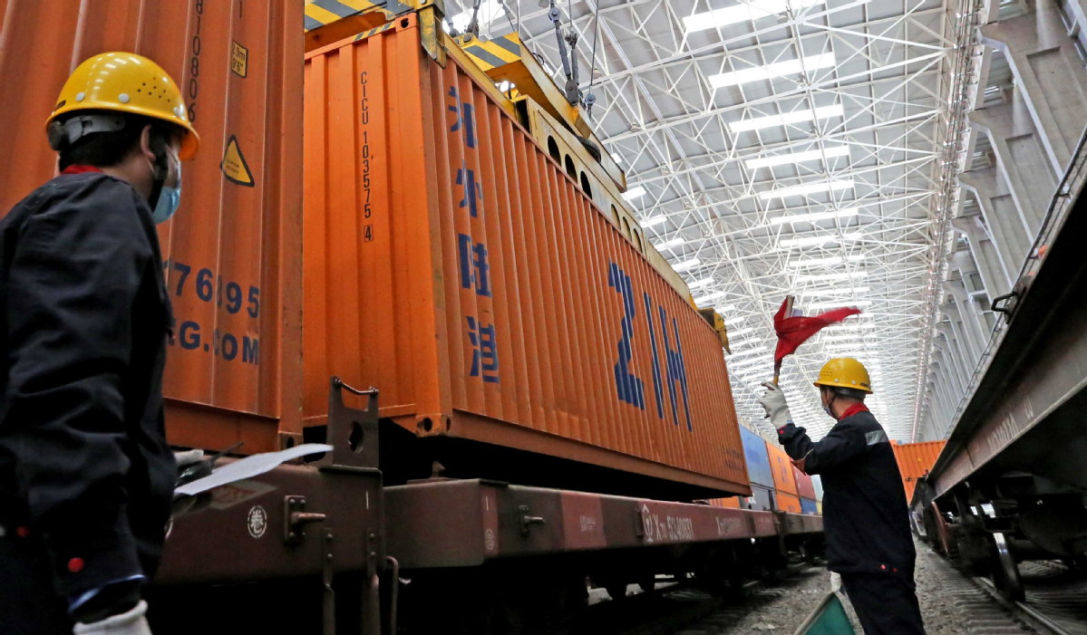 Xinjiang foreign trade up 49.6% in Jan-Aug