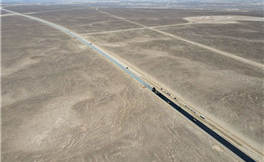 Xinjiang's first desert-crossing expressway opens to traffic