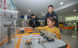 Xinjiang to build 100 science popularization centers for rural youth