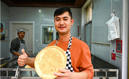 From Xinjiang to Ningxia: Bakery thrives