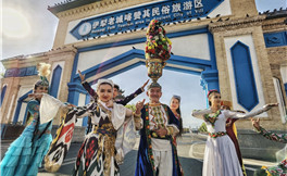 Tourism boosting incomes for villagers in Xinjiang