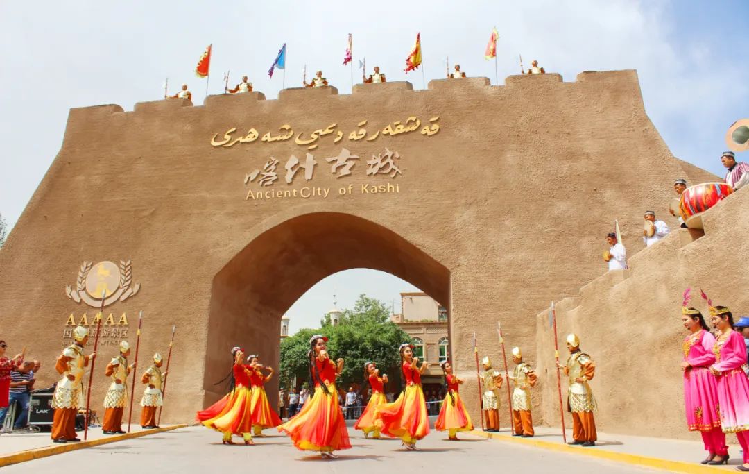 Journalists from 14 countries visit China's Xinjiang