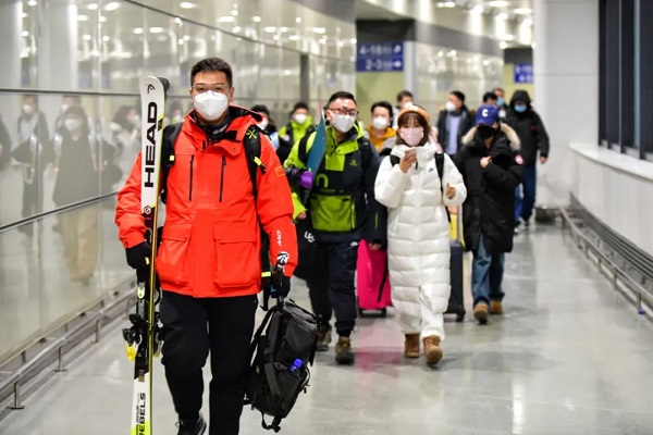 Xinjiang launches first ice and snow-themed tourism train for winter adventure