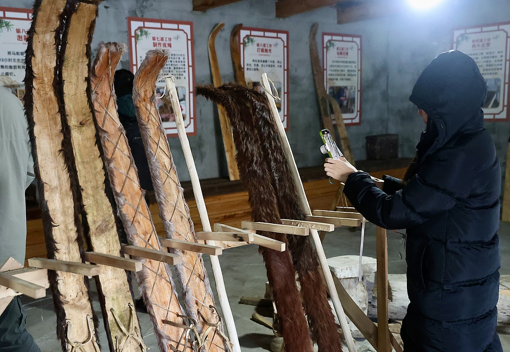 Making Ancient Fur Ski