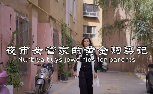 Nurbiya buys jewelries for parents