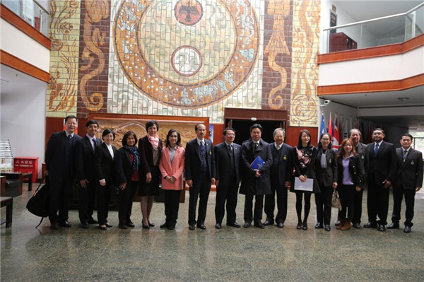 President of Thailand Prince of Songkla University and the delegates visit Xi’an Jiaotong University