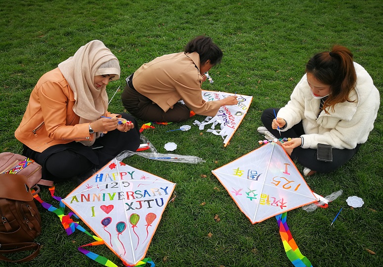 International student kite flying festival of XJTU held