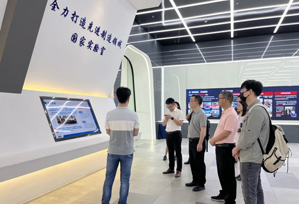 Enterprises in Xiamen high-tech zone visit Ji Hua Laboratory