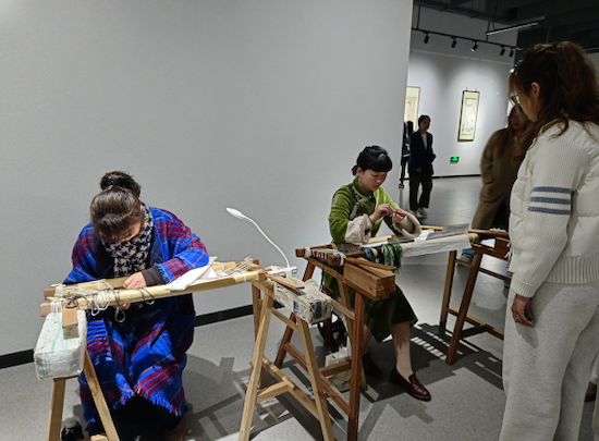 Yangzhou embroidery on show