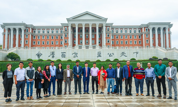 Bangladeshi journalists visit Yunnan University