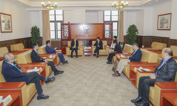 Malaysian guests visit, congratulate Yunnan University