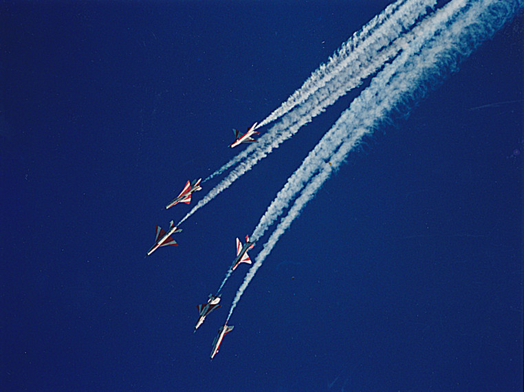 aerobatic performance(1) in 1998 [photo by yan xing]_副本.jpg