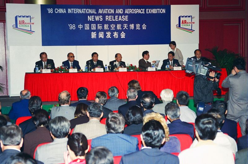 Press conference(1) in 1998 [Photo by Yan Xing].jpg