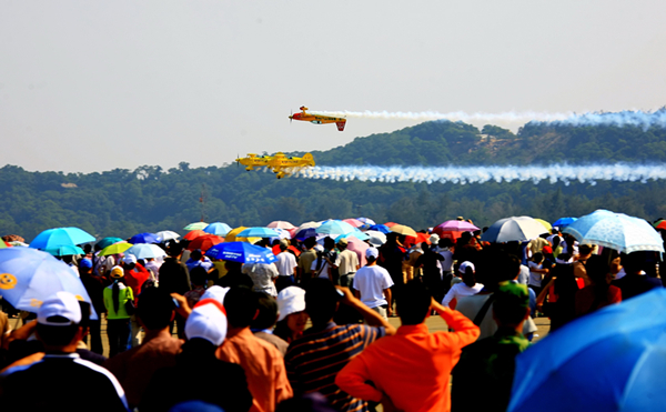 British Golden Dream aerobatic team performs in 2008. [Photo by Yu Yanmin]_副本.jpg