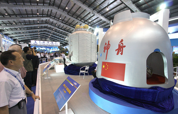 shenzhou 7 spacecraft re-entry capsule on display in 2008 [photo by cheng lin]_副本.jpg