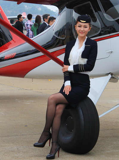 Airline stewardess in duty in 2012 [Photo by Cheng Lin]_副本.jpg