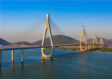 Honghe Bridge eases traffic between east, west wings
