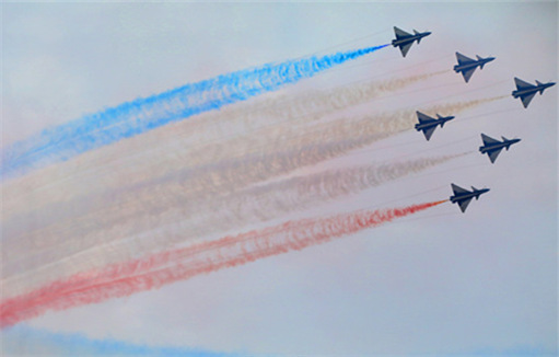 PLA aerobatic team launches Airshow China on Tuesday