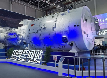 Close-up look at simulation of Tiangong space station at Airshow China