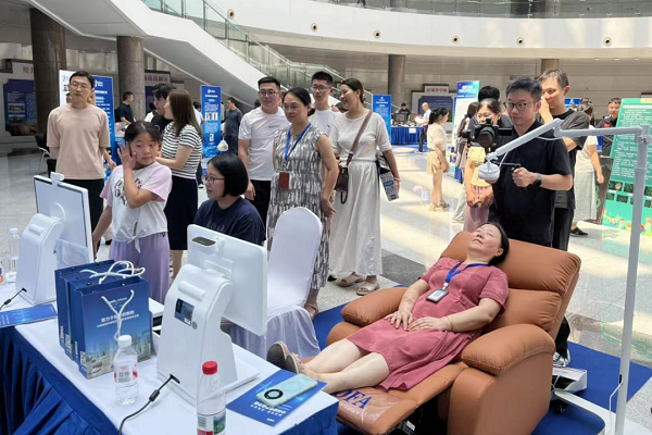 Exhibition in Hefei bridges technology and everyday life
