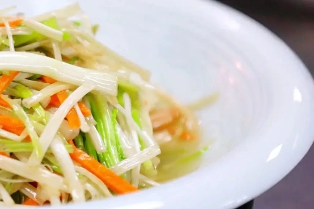Fresh spring vegetables delight palates in Wuxi