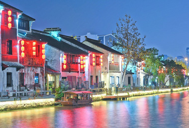 Stunning night views of Nanchang Street in Wuxi