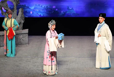 Wuxi Opera staged at Tsinghua University