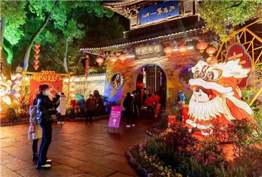 To enjoy a fun Lantern Festival at Huishan Ancient Town 