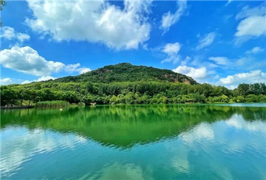 Take a cooling tour around Yangshan Lake