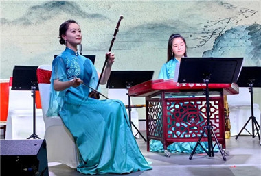 Chinese Orchestra of Wuxi charms audience in Laos