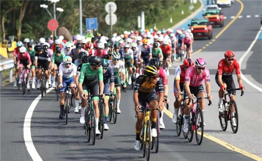 Tour of Taihu Lake kicks off in Wuxi