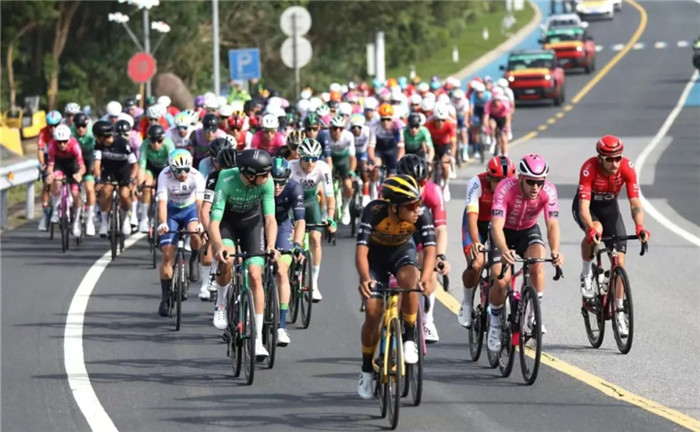 Tour of Taihu Lake kicks off in Wuxi