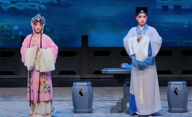 Xiju Opera captivates Peking University